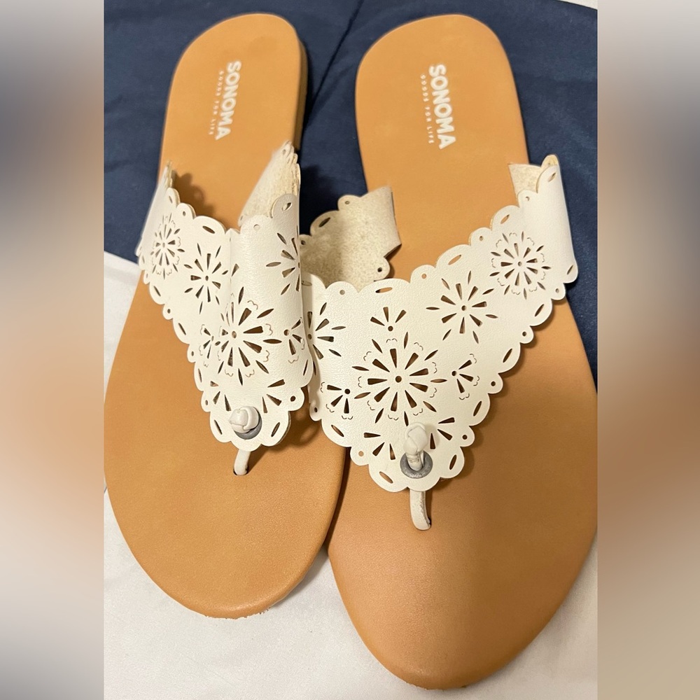 Stylish white sandals.Women med 7/8.Great condition!
